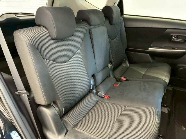 TOYOTA PRIUS ALPHA 2015 Image 31