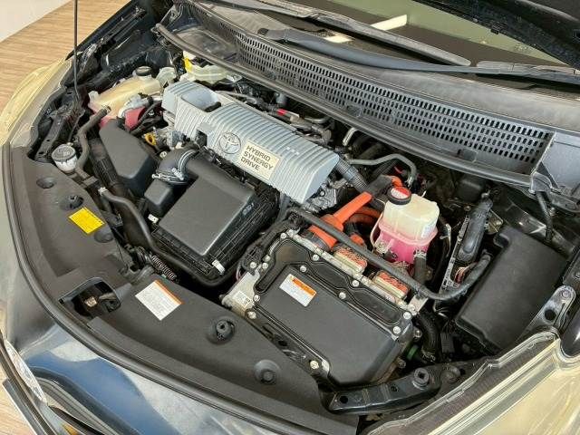 TOYOTA PRIUS ALPHA 2015 Image 31