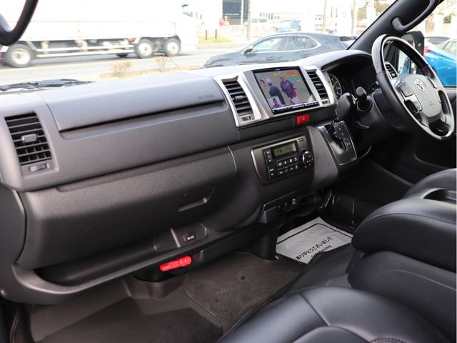 TOYOTA HIACE VAN 4WD 2022 Image 31