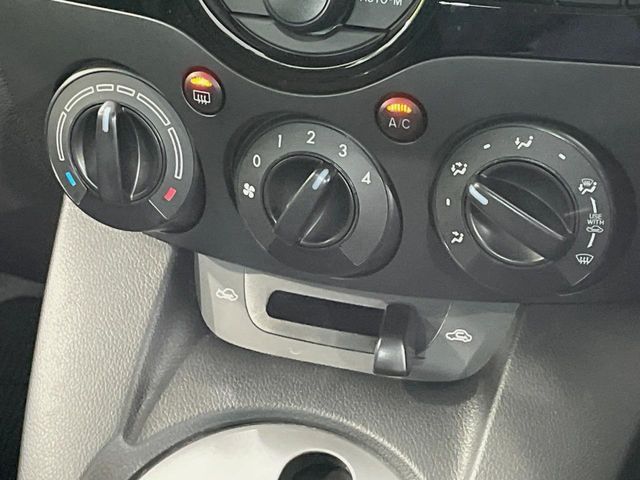 MAZDA DEMIO 2013 Image 31