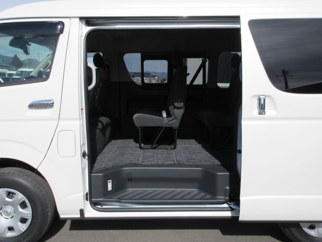 TOYOTA HIACE WAGON 4WD 2026 Image 31