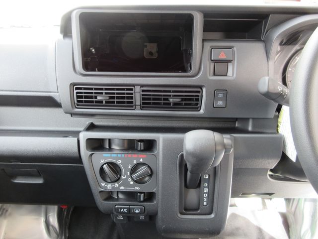 DAIHATSU HIJET CARGO 4WD 2024 Image 31