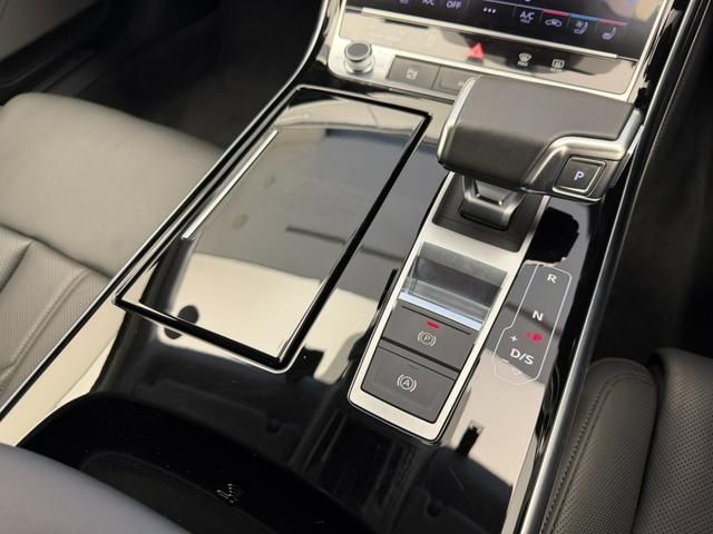 AUDI A8 2022 Image 31