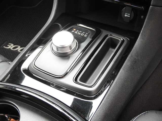 CHRYSLER 300 2017 Image 31