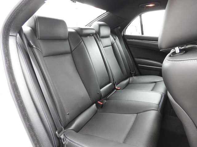 CHRYSLER 300 2017 Image 31