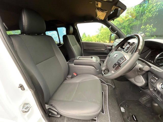 TOYOTA HIACE VAN 2WD 2025 Image 31
