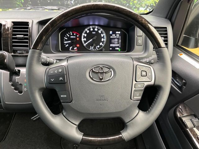 TOYOTA HIACE VAN 2WD 2025 Image 31