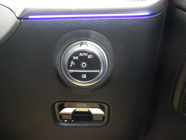 MERCEDES BENZ C CLAS 2023 Image 31