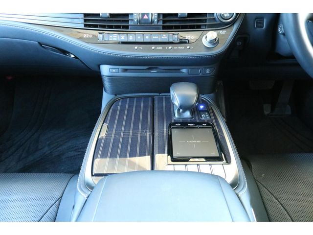 TOYOTA LEXUS LS500 2018 Image 31