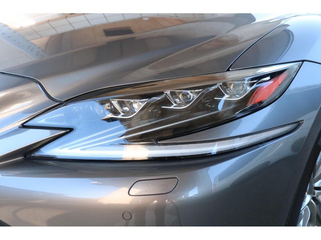 TOYOTA LEXUS LS500 2018 Image 31