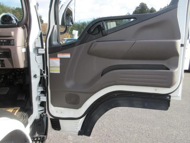 MITSUBISHI CANTER 2025 Image 31