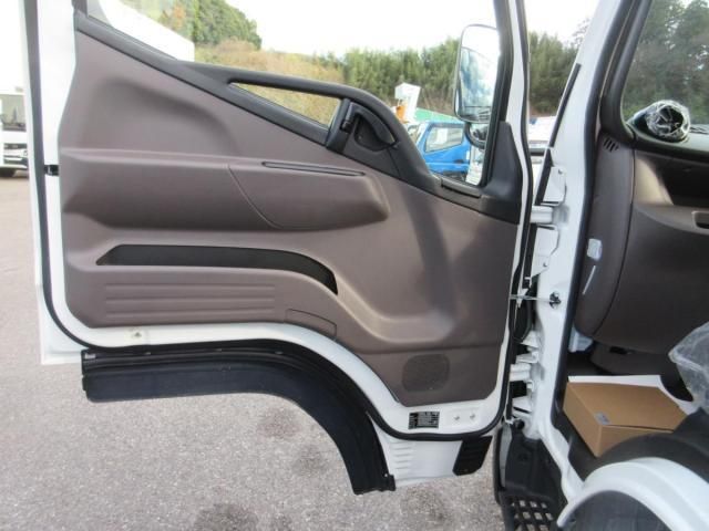 MITSUBISHI CANTER 2025 Image 31