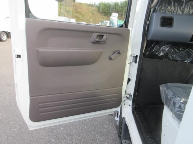 MITSUBISHI CANTER 2025 Image 31