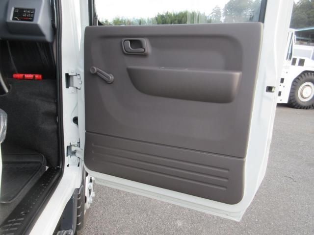 MITSUBISHI CANTER 2025 Image 31