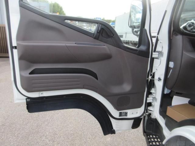 MITSUBISHI CANTER 2025 Image 31