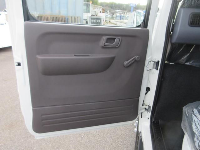 MITSUBISHI CANTER 2025 Image 31