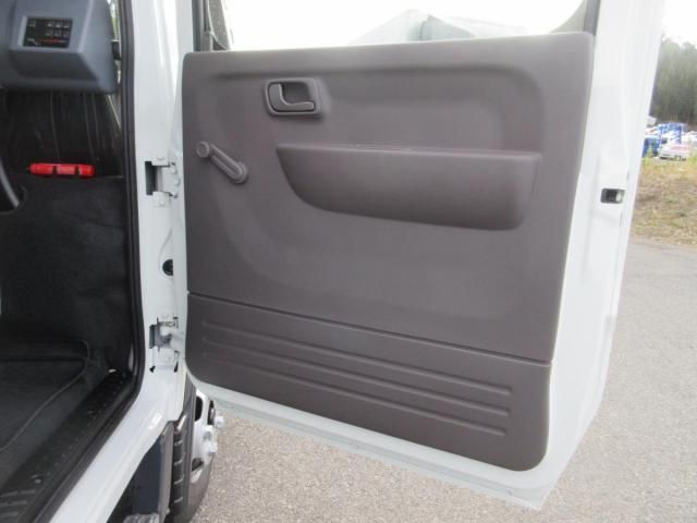 MITSUBISHI CANTER 2025 Image 31