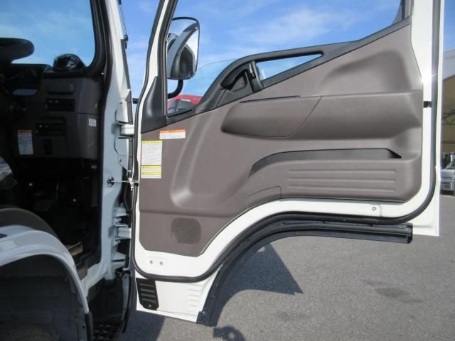 MITSUBISHI CANTER 2025 Image 31