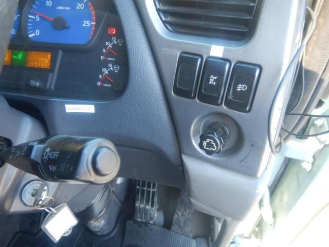 NISSAN DIESEL QUON 2013 Image 31