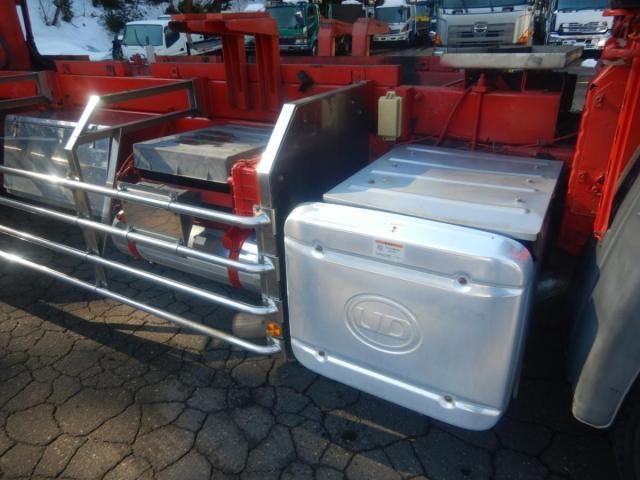 NISSAN DIESEL QUON 2013 Image 31