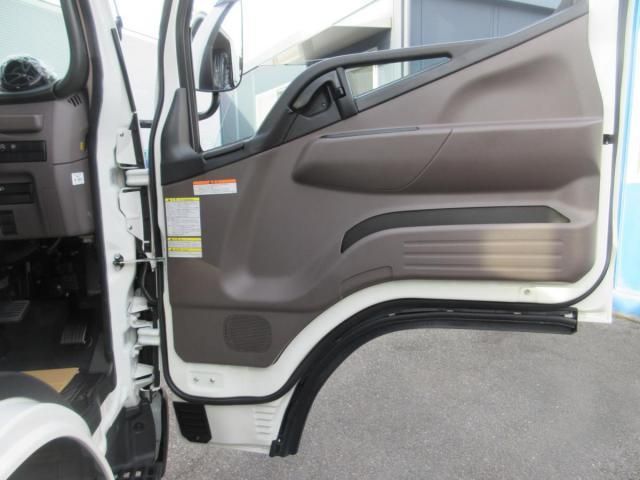 MITSUBISHI CANTER 2025 Image 31