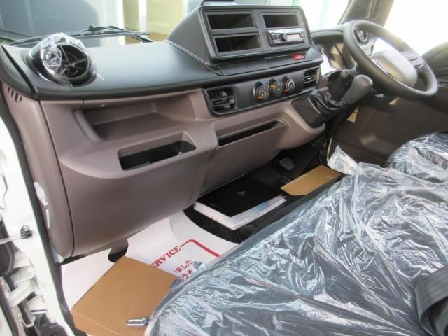 MITSUBISHI CANTER 2025 Image 31