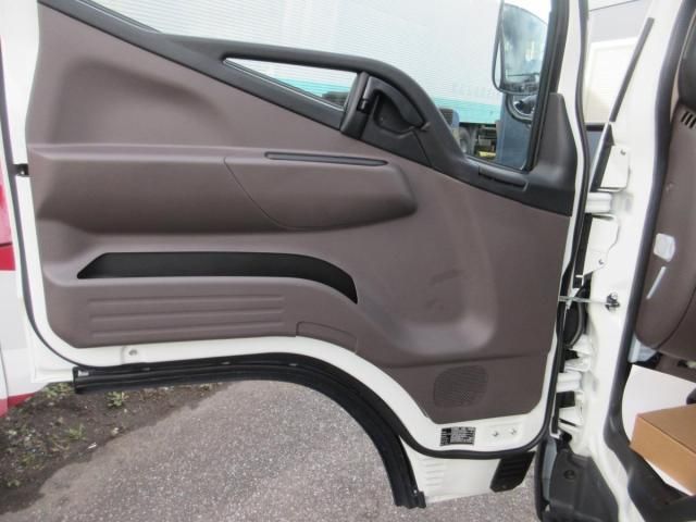 MITSUBISHI CANTER 2025 Image 31