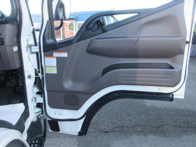 MITSUBISHI CANTER 2025 Image 31