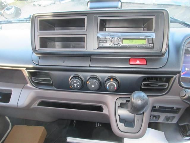 MITSUBISHI CANTER 2025 Image 31