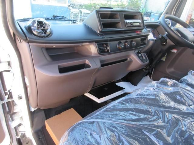 MITSUBISHI CANTER 2025 Image 31