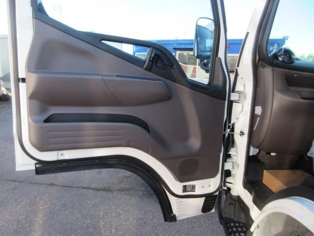 MITSUBISHI CANTER 2025 Image 31