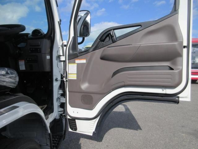 MITSUBISHI CANTER 2025 Image 31