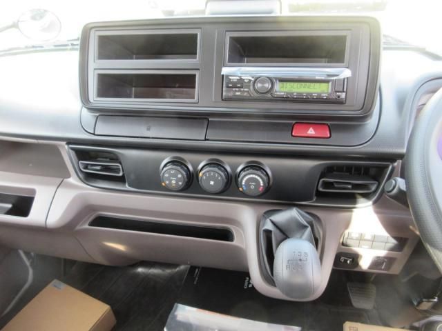 MITSUBISHI CANTER 2025 Image 31