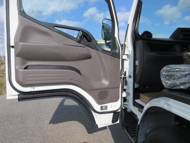 MITSUBISHI CANTER 2025 Image 31