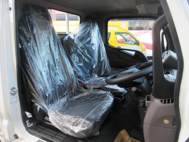 MITSUBISHI CANTER 2025 Image 31