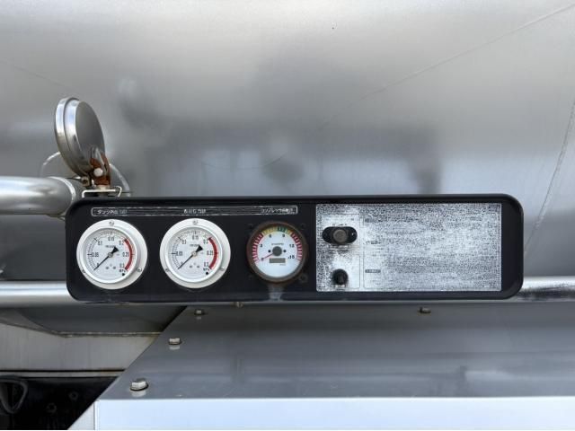 NISSAN DIESEL QUON 2014 Image 31