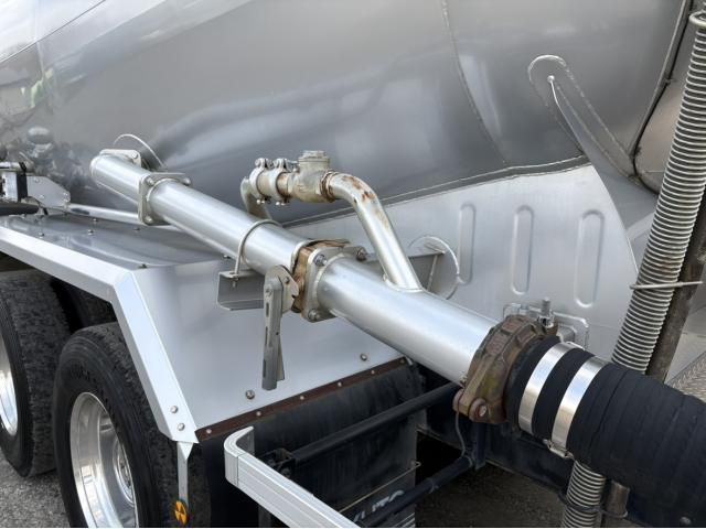 NISSAN DIESEL QUON 2014 Image 31