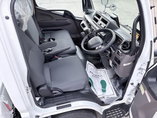 MITSUBISHI CANTER 2025 Image 31