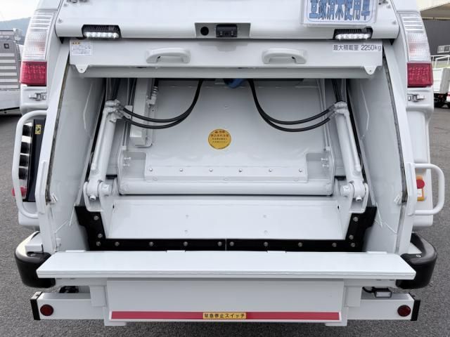 MITSUBISHI CANTER 2025 Image 31