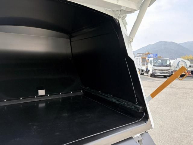 MITSUBISHI CANTER 2025 Image 31