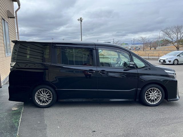 TOYOTA VOXY HYBRID 2021 Image 31