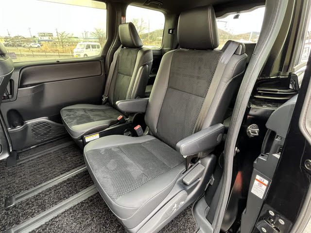 TOYOTA VOXY HYBRID 2021 Image 31