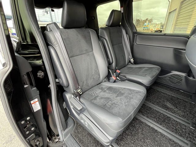 TOYOTA VOXY HYBRID 2021 Image 31