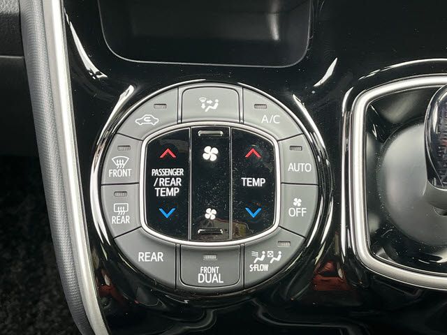 TOYOTA VOXY HYBRID 2021 Image 31