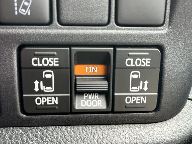 TOYOTA VOXY HYBRID 2021 Image 31