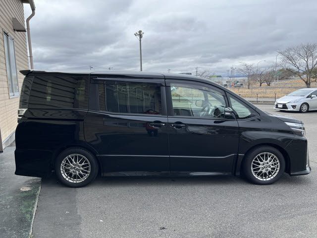 TOYOTA VOXY HYBRID 2021 Image 31