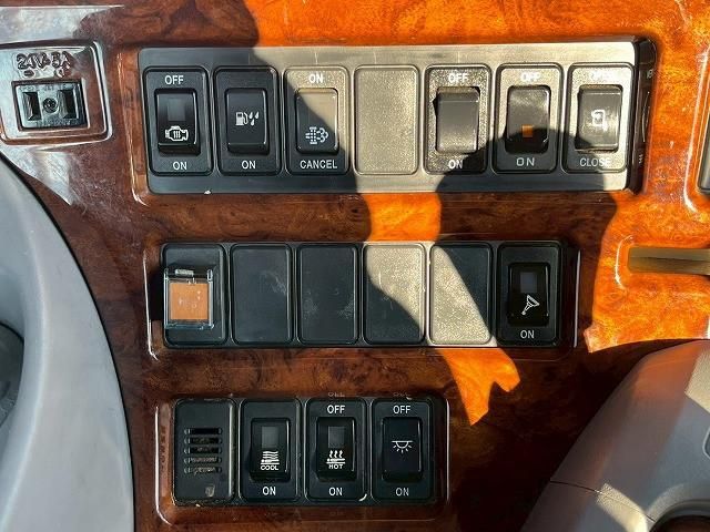 NISSAN DIESEL QUON 2013 Image 31