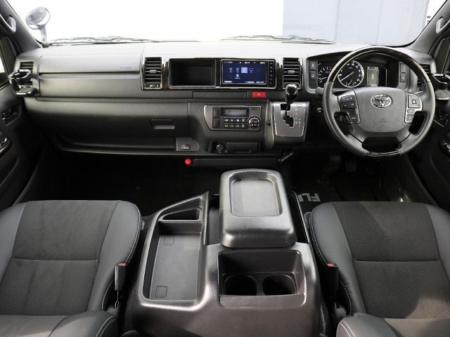TOYOTA HIACE VAN 4WD 2022 Image 31