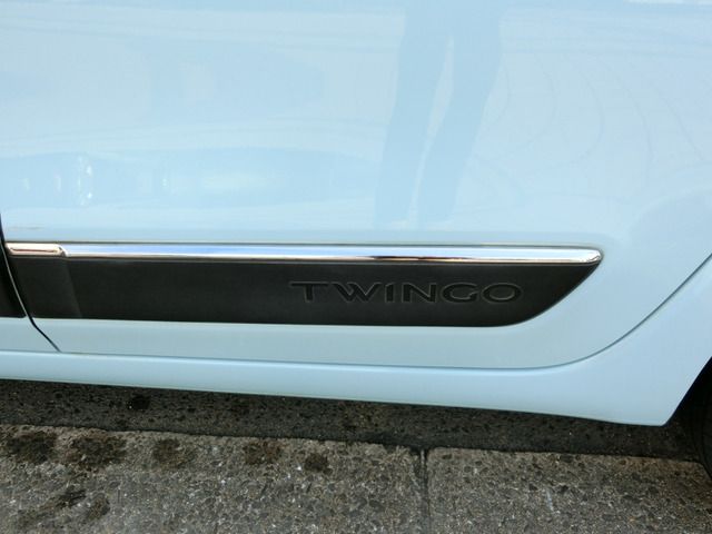 RENAULT TWINGO 2017 Image 31