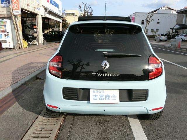 RENAULT TWINGO 2017 Image 31